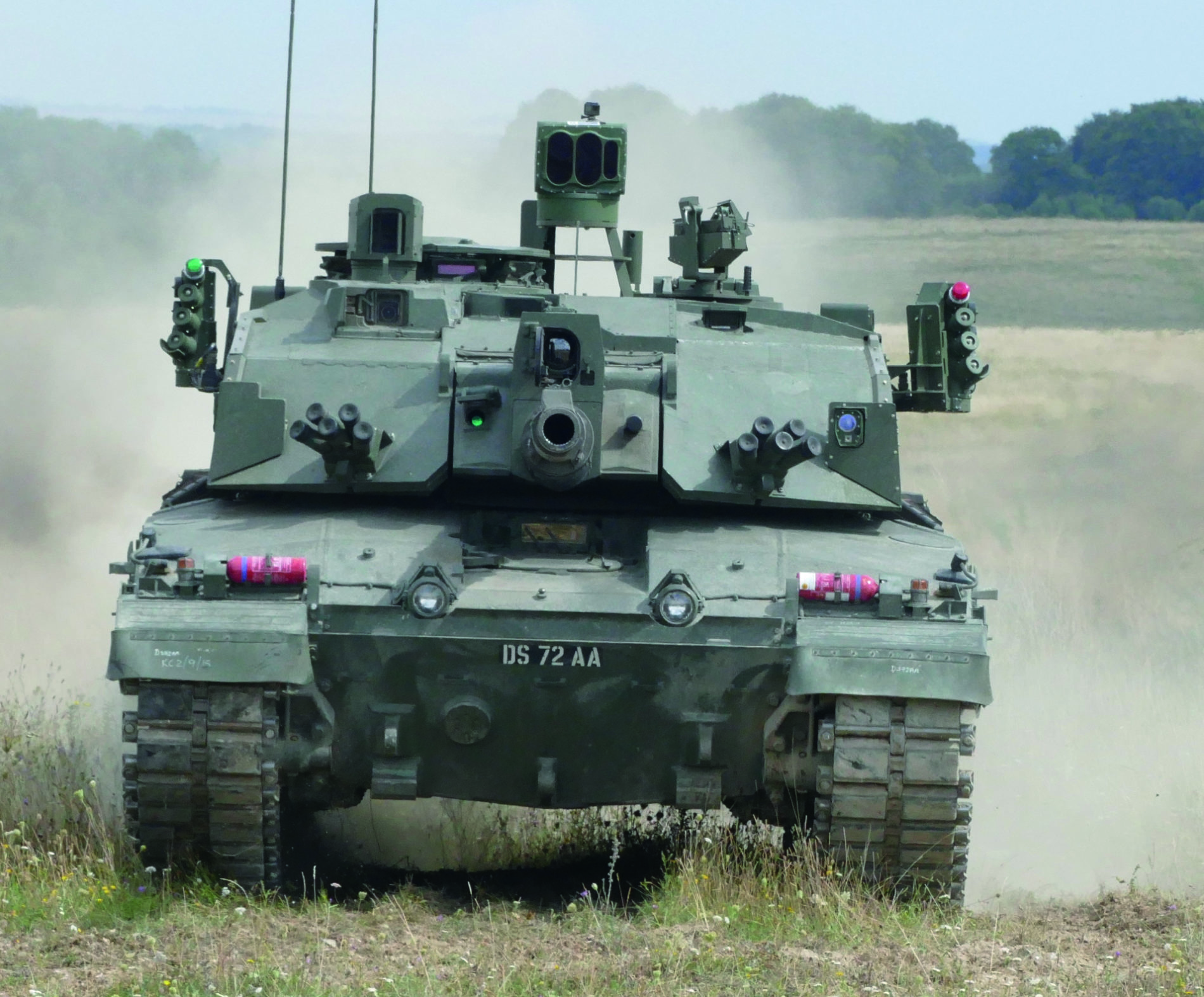 Ydmyghed skibsbygning marmelade CHALLENGER 2 MBT fitted with the Hensoldt MUSS soft kill APS on the turret  roof which was put through a series of trials in Australia under the  QinetiQ headed project MEDUSA -