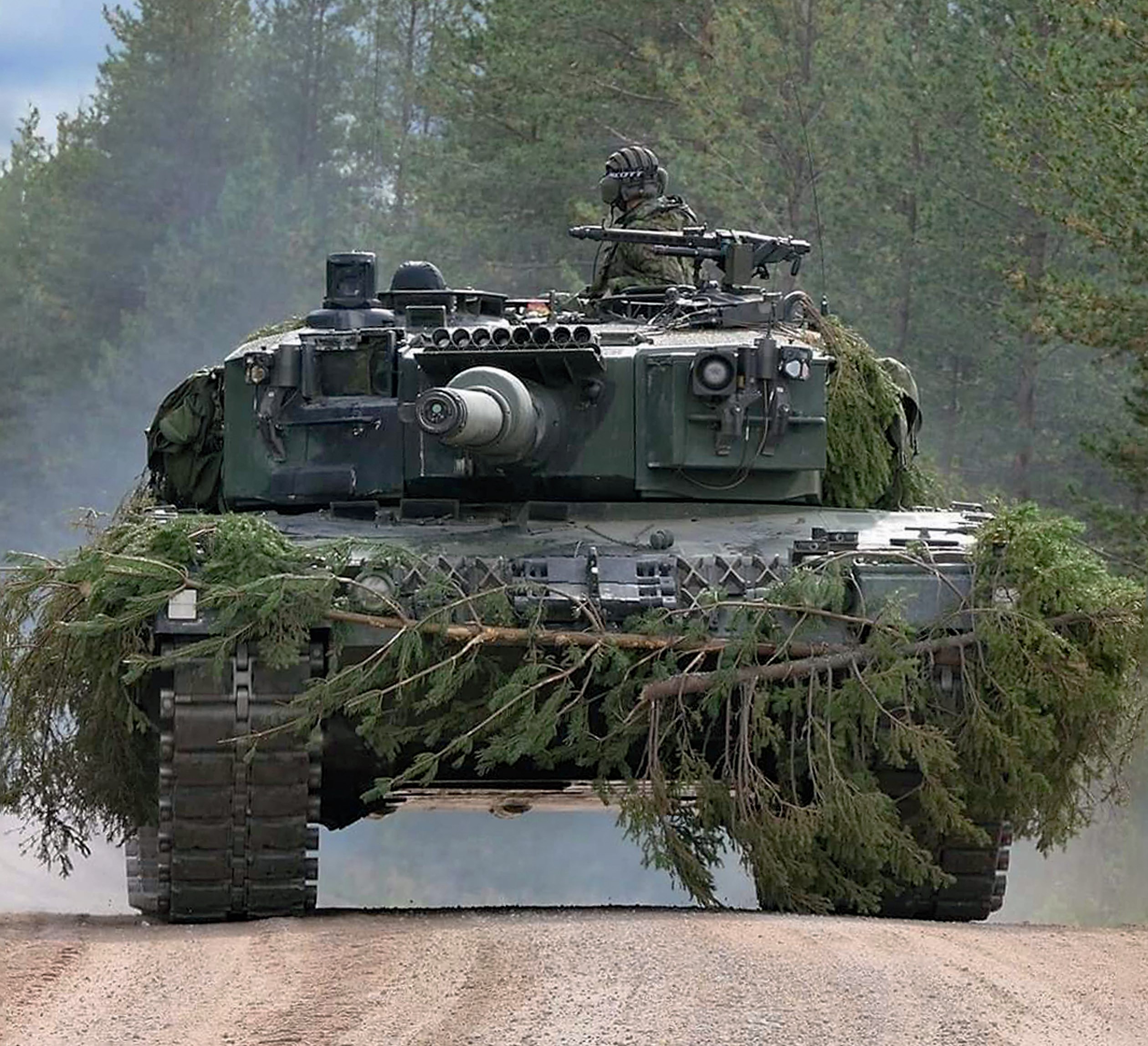 Accord Signed on Transfer of Leopard 2A4 MBTs to Ukraine - European Security & Defence