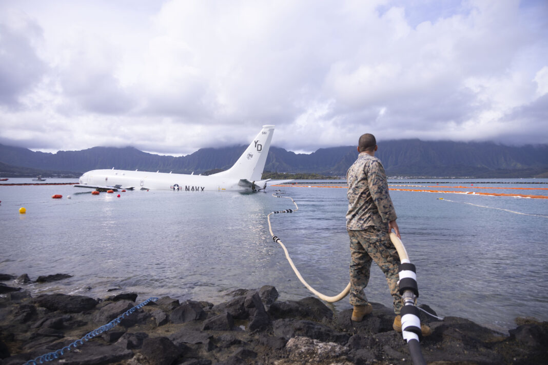 US Navy working to save P8 that crashed into Kaneohe Bay European