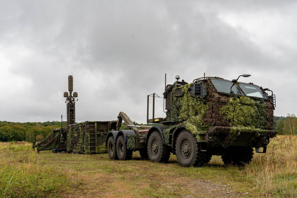 The first Deployable Passive ESM Tracker (DPET) surveillance system of the 532nd Electronic Warfare Battalion at the Drone Shield 2024 experimental exercise. [Czech Armed Forces]