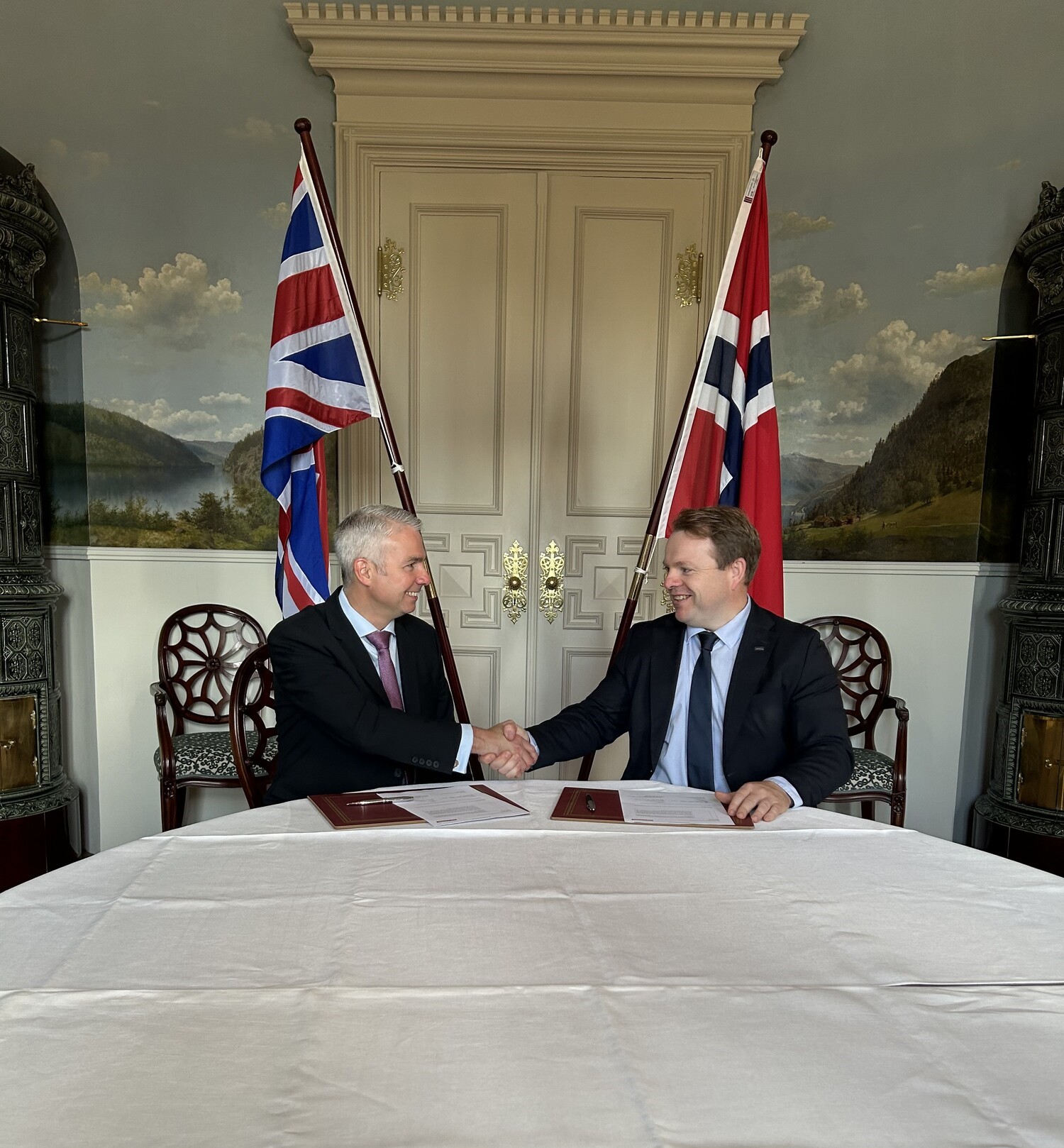 Steve Cardew (left) and Tomas Ramse Andersen sign the agreement