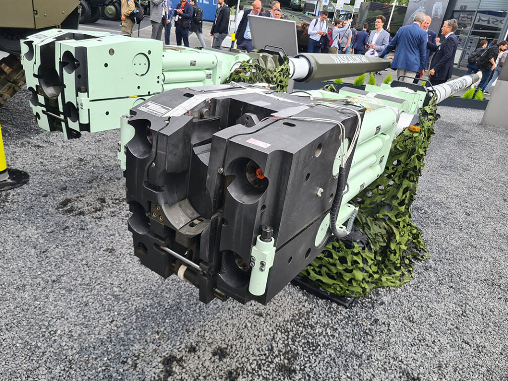 The ASCALON gun was showcased in both 140 mm (left) and 120 mm (right) configurations at the Eurosatory 2024 exhibition. [Tank Encyclopedia courtesy photo]
