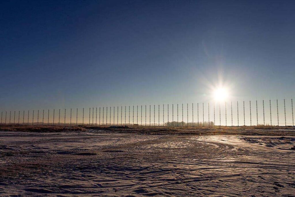 The Russian Ministry of Defence is deploying the 29B6 Container HF OTH-B radar which has a circa 3,000 km range. At least one system has been installed near Gorodets, western Russia, to monitor potential threats coming from NATO’s eastern flank, the Mediterranean and the Black Sea. [Russian MoD]