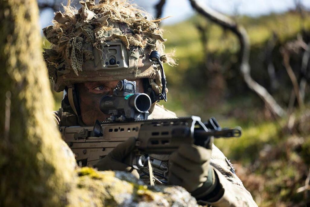 The British Army is to replace its L85A3 assault rifles from 2030 with a new weapon under Project Grayburn, with a decision on the winning option due late 2026 or early 2027. There is a real interest in the future weapon having a true FCS. [Crown Copyright]