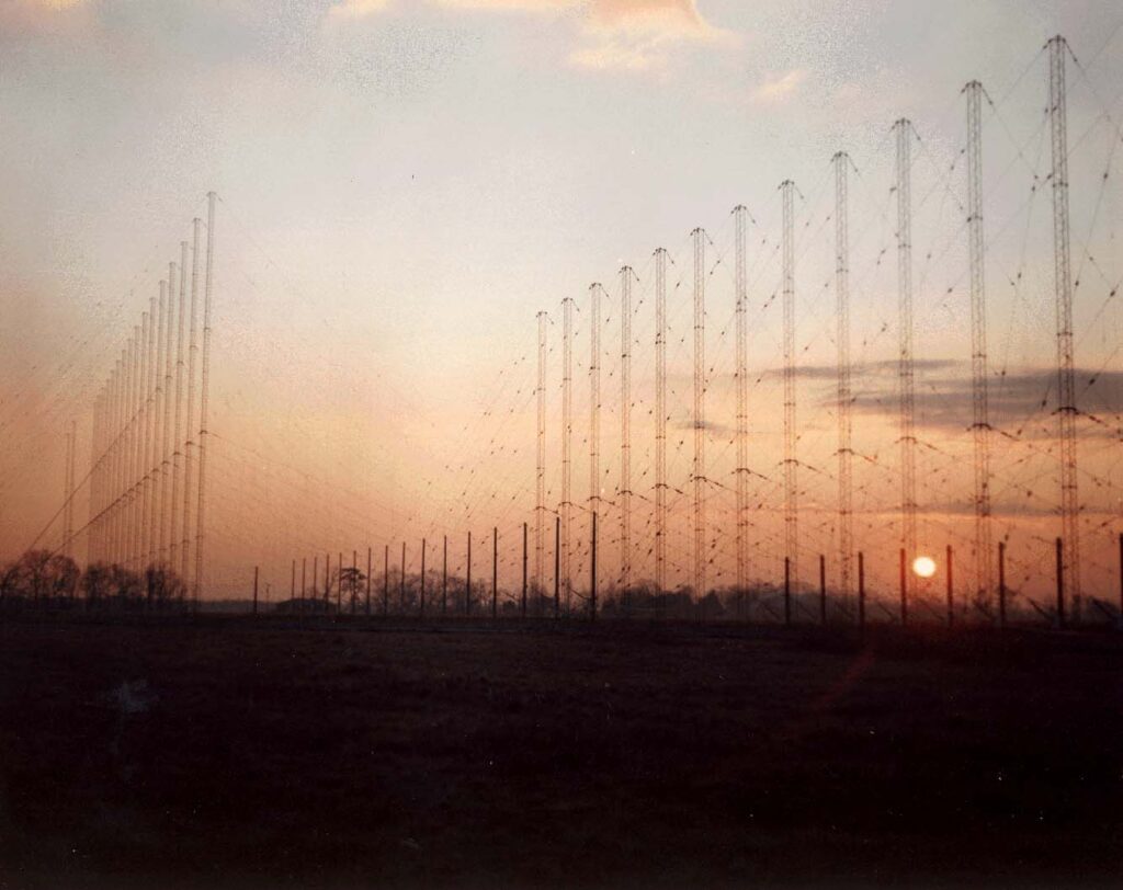 A US Navy Relocatable Over-the-Horizon Radar (ROTHR) station, also known as AN/TPS-71. This OTH-B system entered service with the US Navy in the 1990s. [US Navy]
