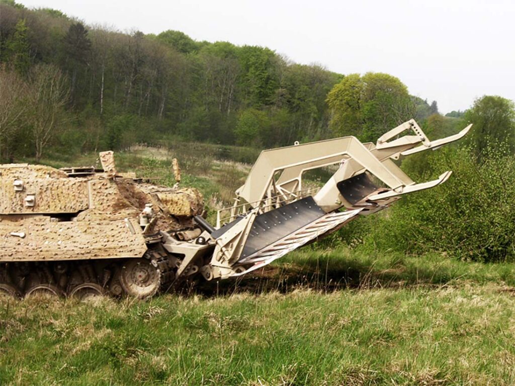 Wisent 1 avec soc déminier Pearson Engineering livré à l’Ukraine. [FFG]