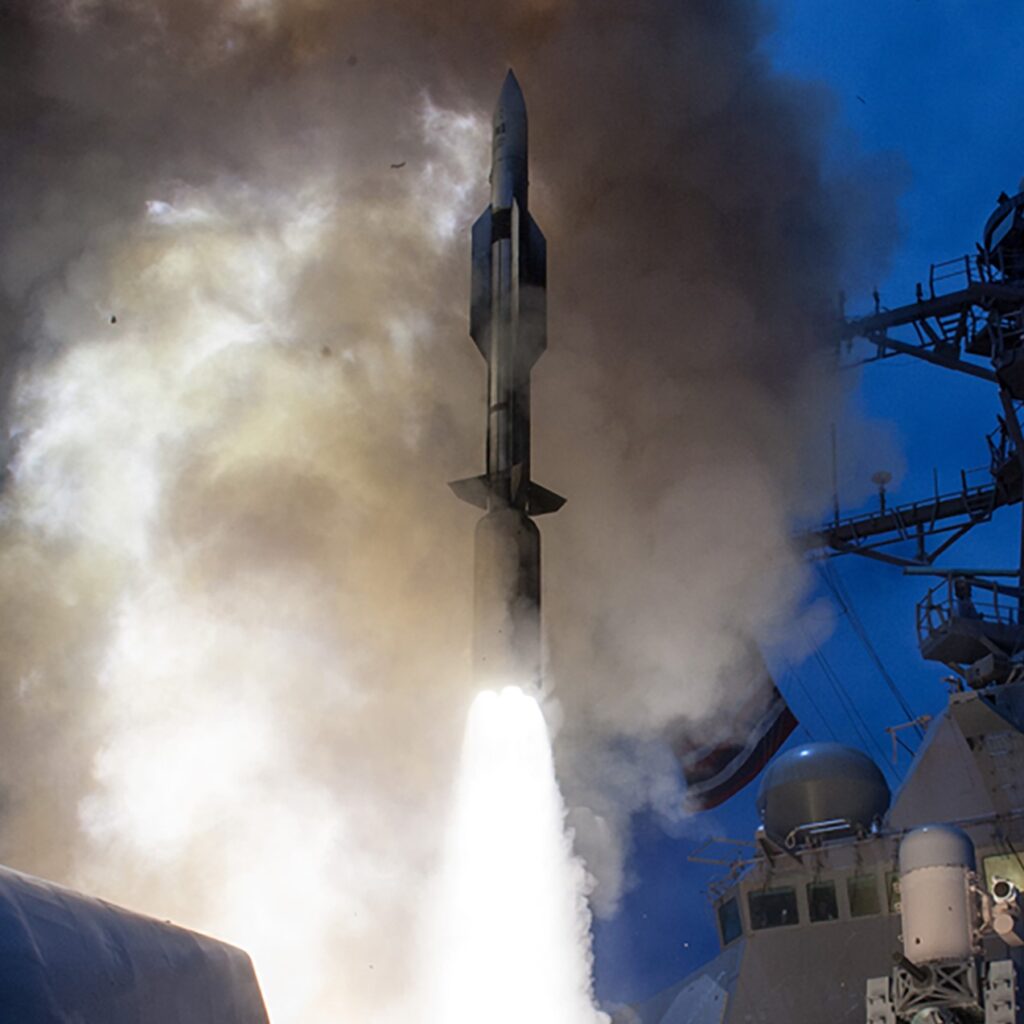 Lancement d’un missile SM-6 depuis un navire de guerre de la marine américaine