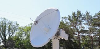 The Calian 4m Q/V-band antenna tracks a satellite pass using high-speed slewing and precision Cassegrain optics [Photo © Calian ]